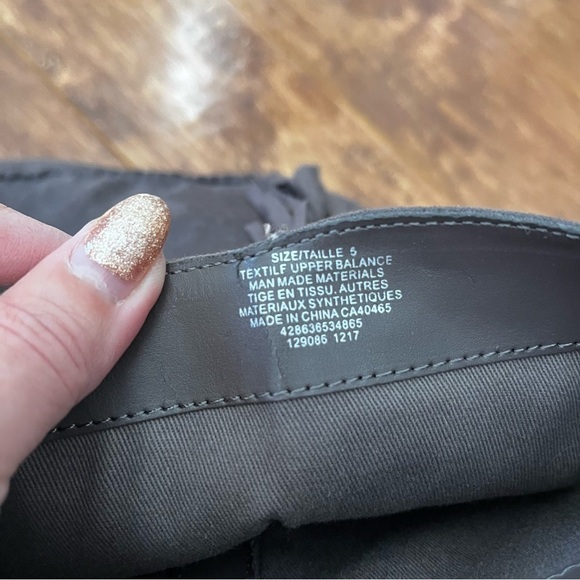 GREY fringe moccasin style boots size 5 - Picture 8 of 8